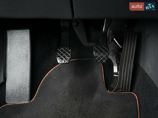 Черный Фольксваген Гольф Плюс, объемом двигателя 1.6 л и пробегом 250 тыс. км за 6350 $, фото 31 на Automoto.ua