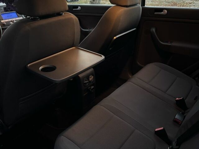 Черный Фольксваген Гольф Плюс, объемом двигателя 1.6 л и пробегом 71 тыс. км за 7499 $, фото 15 на Automoto.ua