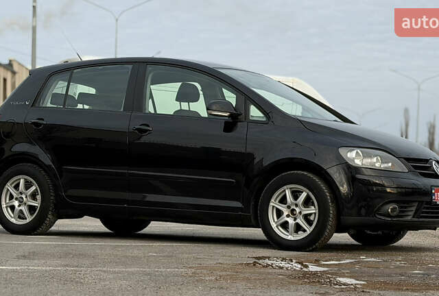 Черный Фольксваген Гольф Плюс, объемом двигателя 1.6 л и пробегом 202 тыс. км за 6300 $, фото 21 на Automoto.ua