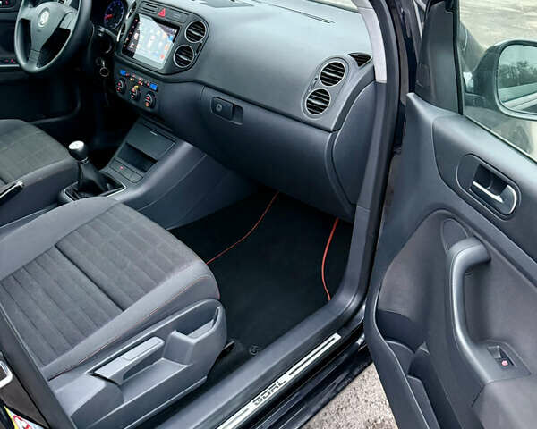 Черный Фольксваген Гольф Плюс, объемом двигателя 1.6 л и пробегом 190 тыс. км за 6900 $, фото 15 на Automoto.ua