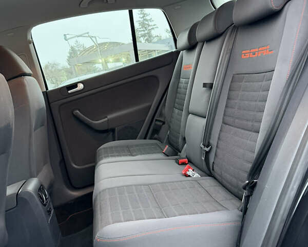 Черный Фольксваген Гольф Плюс, объемом двигателя 1.6 л и пробегом 250 тыс. км за 6350 $, фото 22 на Automoto.ua