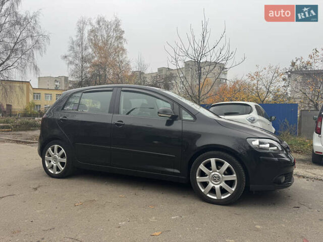 Черный Фольксваген Гольф Плюс, объемом двигателя 1.6 л и пробегом 245 тыс. км за 5500 $, фото 8 на Automoto.ua
