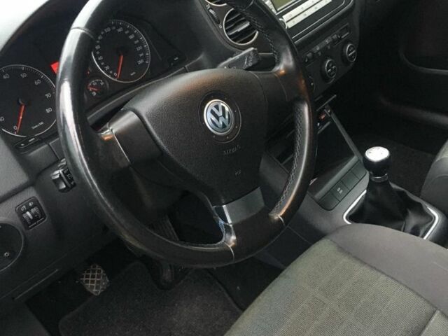 Черный Фольксваген Гольф Плюс, объемом двигателя 1.6 л и пробегом 249 тыс. км за 6800 $, фото 5 на Automoto.ua