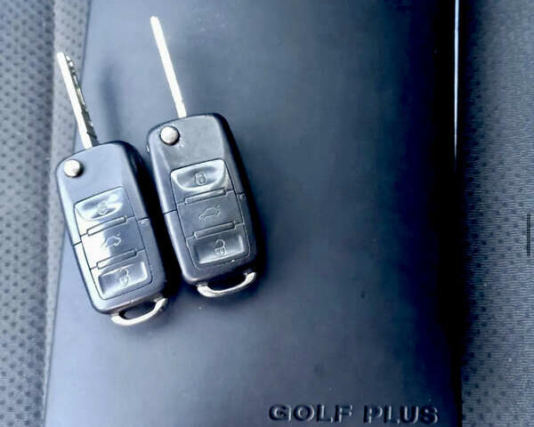 Черный Фольксваген Гольф Плюс, объемом двигателя 1.6 л и пробегом 190 тыс. км за 6900 $, фото 29 на Automoto.ua