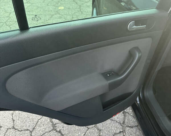 Черный Фольксваген Гольф Плюс, объемом двигателя 1.6 л и пробегом 248 тыс. км за 6900 $, фото 8 на Automoto.ua