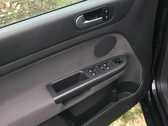 Черный Фольксваген Гольф Плюс, объемом двигателя 1.6 л и пробегом 249 тыс. км за 6800 $, фото 4 на Automoto.ua