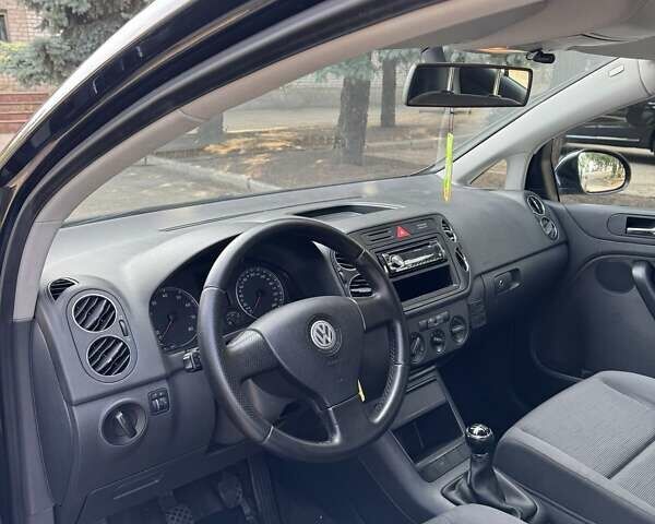 Черный Фольксваген Гольф Плюс, объемом двигателя 1.6 л и пробегом 204 тыс. км за 5800 $, фото 7 на Automoto.ua