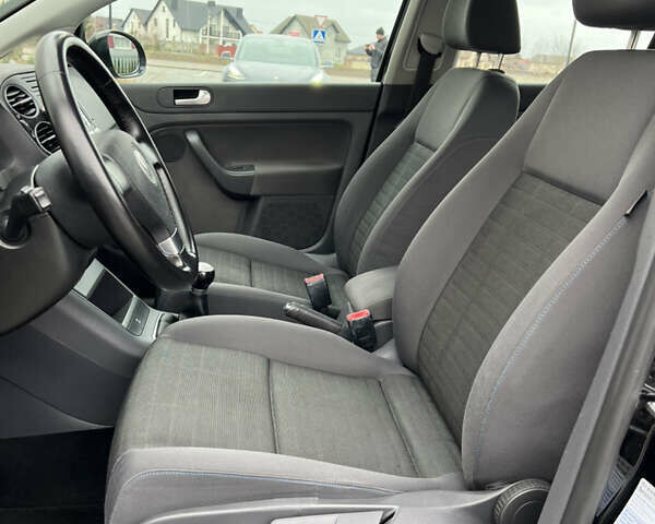 Черный Фольксваген Гольф Плюс, объемом двигателя 1.6 л и пробегом 249 тыс. км за 5850 $, фото 44 на Automoto.ua