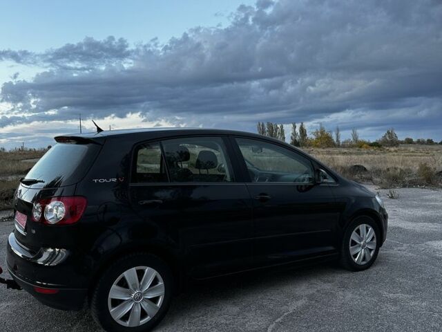 Черный Фольксваген Гольф Плюс, объемом двигателя 1.6 л и пробегом 89 тыс. км за 6700 $, фото 5 на Automoto.ua