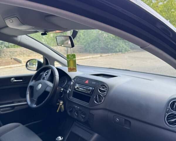 Черный Фольксваген Гольф Плюс, объемом двигателя 1.6 л и пробегом 204 тыс. км за 5800 $, фото 5 на Automoto.ua