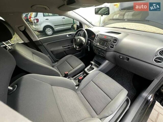 Черный Фольксваген Гольф Плюс, объемом двигателя 1.6 л и пробегом 269 тыс. км за 5950 $, фото 44 на Automoto.ua