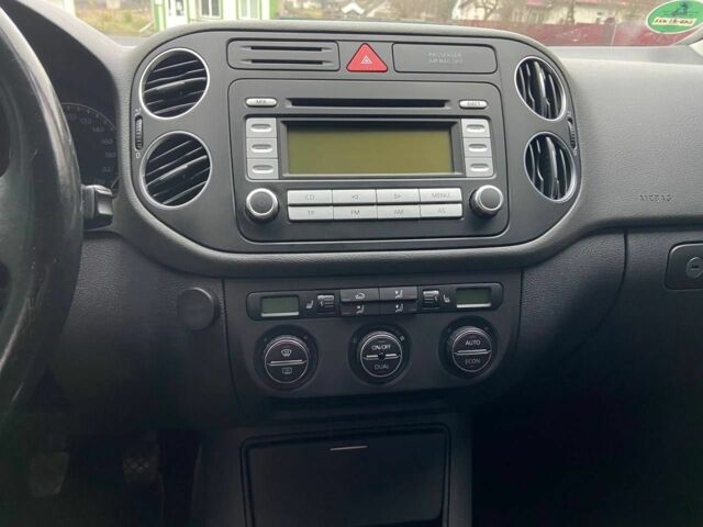 Черный Фольксваген Гольф Плюс, объемом двигателя 1.4 л и пробегом 197 тыс. км за 5400 $, фото 6 на Automoto.ua