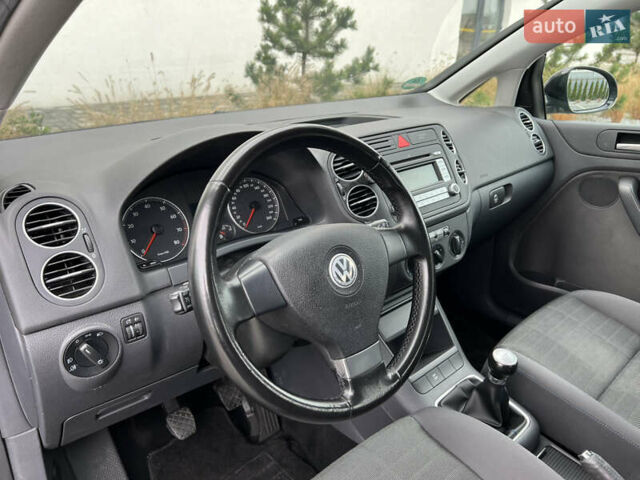 Черный Фольксваген Гольф Плюс, объемом двигателя 1.6 л и пробегом 249 тыс. км за 5850 $, фото 42 на Automoto.ua