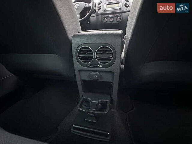 Черный Фольксваген Гольф Плюс, объемом двигателя 1.6 л и пробегом 165 тыс. км за 7350 $, фото 64 на Automoto.ua