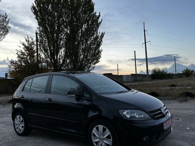 Черный Фольксваген Гольф Плюс, объемом двигателя 1.6 л и пробегом 89 тыс. км за 6700 $, фото 4 на Automoto.ua