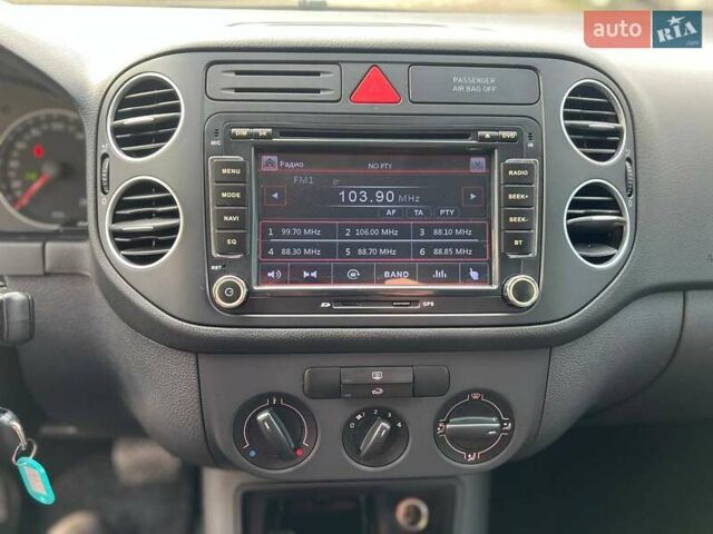 Черный Фольксваген Гольф Плюс, объемом двигателя 1.6 л и пробегом 269 тыс. км за 5950 $, фото 36 на Automoto.ua