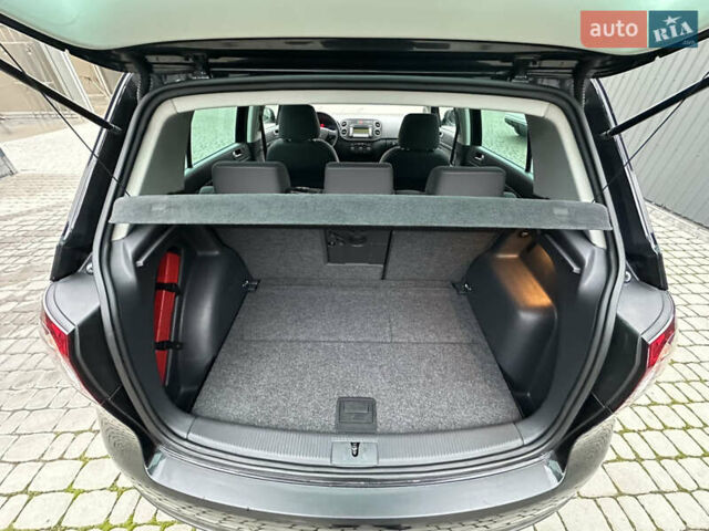 Черный Фольксваген Гольф Плюс, объемом двигателя 1.6 л и пробегом 165 тыс. км за 7350 $, фото 65 на Automoto.ua