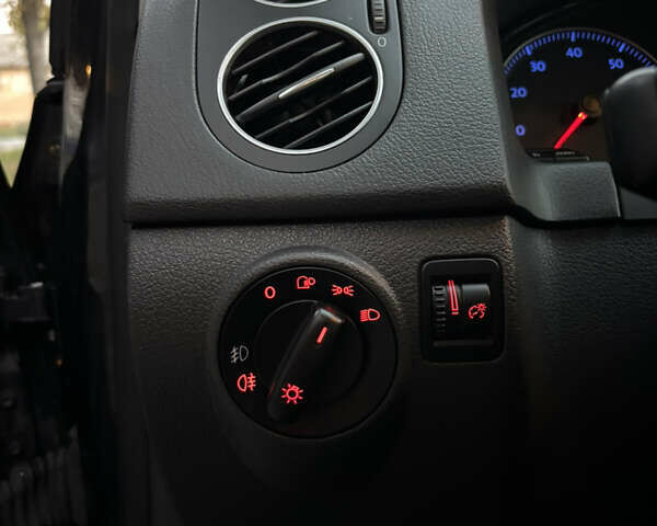 Черный Фольксваген Гольф Плюс, объемом двигателя 1.6 л и пробегом 71 тыс. км за 7699 $, фото 13 на Automoto.ua