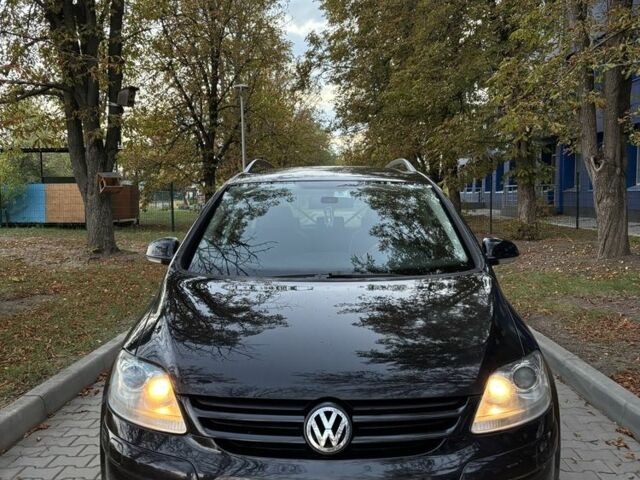 Черный Фольксваген Гольф Плюс, объемом двигателя 1.6 л и пробегом 71 тыс. км за 7499 $, фото 1 на Automoto.ua