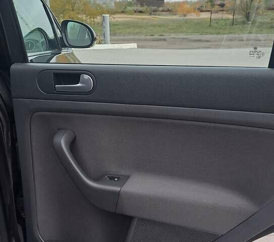 Чорний Фольксваген Golf Plus, об'ємом двигуна 1.6 л та пробігом 194 тис. км за 6800 $, фото 28 на Automoto.ua