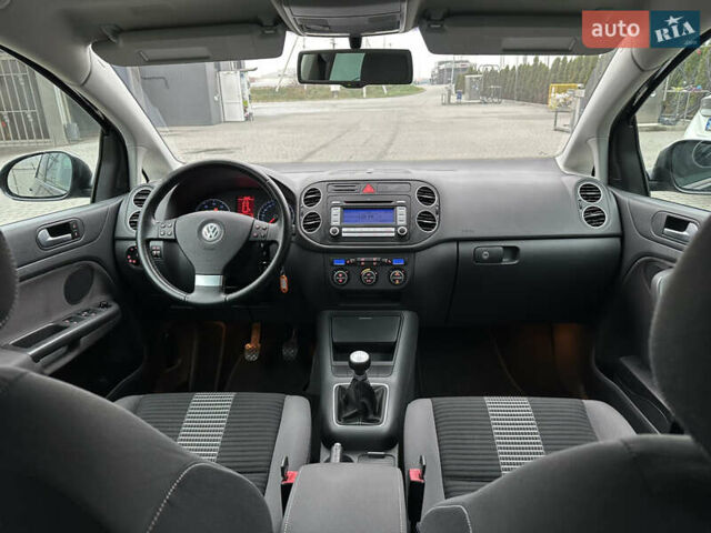 Черный Фольксваген Гольф Плюс, объемом двигателя 1.6 л и пробегом 165 тыс. км за 7350 $, фото 38 на Automoto.ua