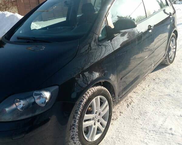 Черный Фольксваген Гольф Плюс, объемом двигателя 1.4 л и пробегом 205 тыс. км за 6800 $, фото 3 на Automoto.ua