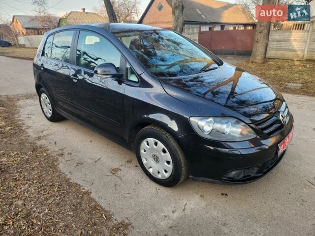 Черный Фольксваген Гольф Плюс, объемом двигателя 1.6 л и пробегом 213 тыс. км за 5990 $, фото 2 на Automoto.ua
