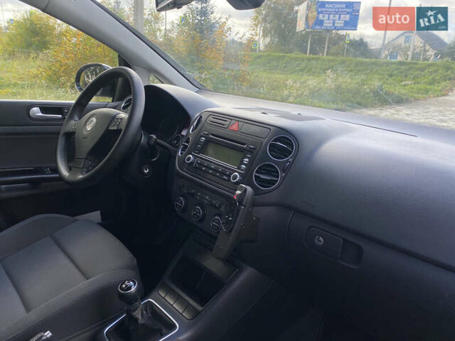 Черный Фольксваген Гольф Плюс, объемом двигателя 1.6 л и пробегом 204 тыс. км за 5800 $, фото 6 на Automoto.ua