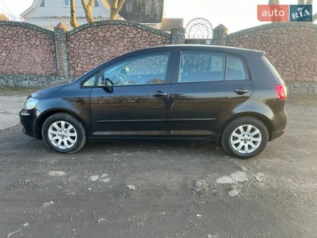 Черный Фольксваген Гольф Плюс, объемом двигателя 1.6 л и пробегом 242 тыс. км за 5950 $, фото 9 на Automoto.ua