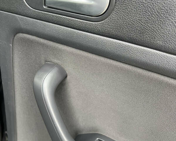 Черный Фольксваген Гольф Плюс, объемом двигателя 1.6 л и пробегом 249 тыс. км за 5850 $, фото 66 на Automoto.ua