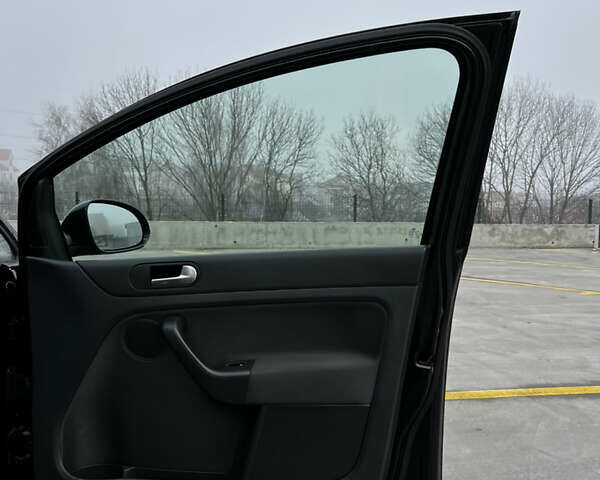 Черный Фольксваген Гольф Плюс, объемом двигателя 1.9 л и пробегом 308 тыс. км за 5699 $, фото 13 на Automoto.ua