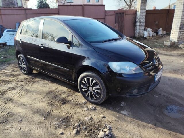 Черный Фольксваген Гольф Плюс, объемом двигателя 1.6 л и пробегом 186 тыс. км за 4999 $, фото 5 на Automoto.ua