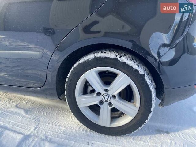 Черный Фольксваген Гольф Плюс, объемом двигателя 1.6 л и пробегом 193 тыс. км за 5999 $, фото 6 на Automoto.ua
