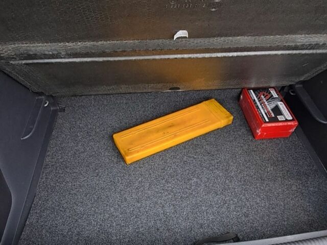 Черный Фольксваген Гольф Плюс, объемом двигателя 1.6 л и пробегом 192 тыс. км за 6850 $, фото 19 на Automoto.ua