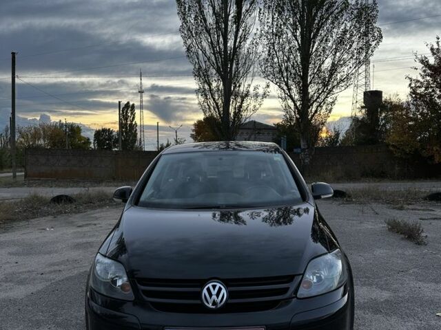 Черный Фольксваген Гольф Плюс, объемом двигателя 1.6 л и пробегом 89 тыс. км за 6700 $, фото 2 на Automoto.ua