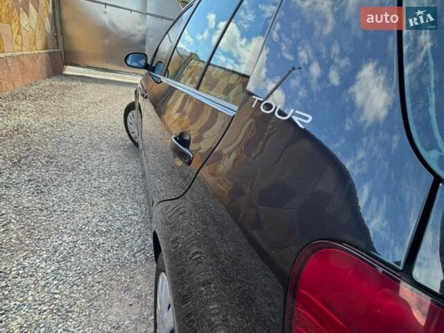 Черный Фольксваген Гольф Плюс, объемом двигателя 1.6 л и пробегом 197 тыс. км за 5500 $, фото 5 на Automoto.ua