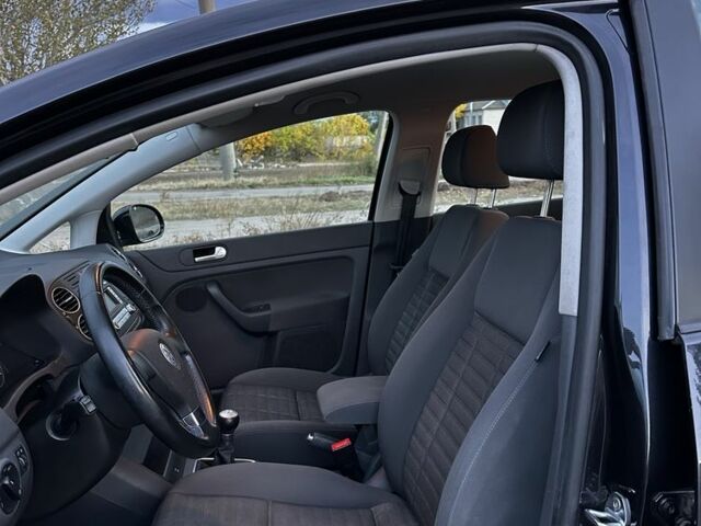 Черный Фольксваген Гольф Плюс, объемом двигателя 1.6 л и пробегом 89 тыс. км за 6700 $, фото 16 на Automoto.ua