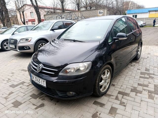 Черный Фольксваген Гольф Плюс, объемом двигателя 2 л и пробегом 300 тыс. км за 2850 $, фото 1 на Automoto.ua