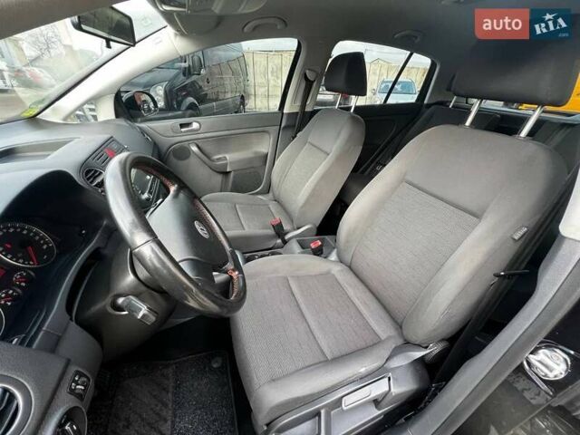 Черный Фольксваген Гольф Плюс, объемом двигателя 1.6 л и пробегом 269 тыс. км за 5950 $, фото 30 на Automoto.ua