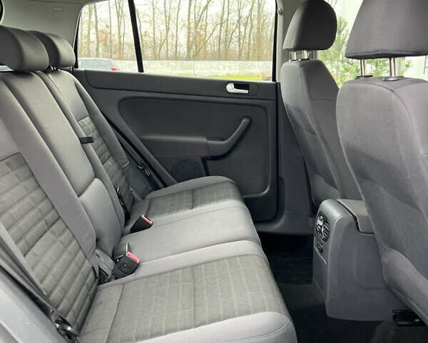 Черный Фольксваген Гольф Плюс, объемом двигателя 1.6 л и пробегом 249 тыс. км за 5850 $, фото 68 на Automoto.ua