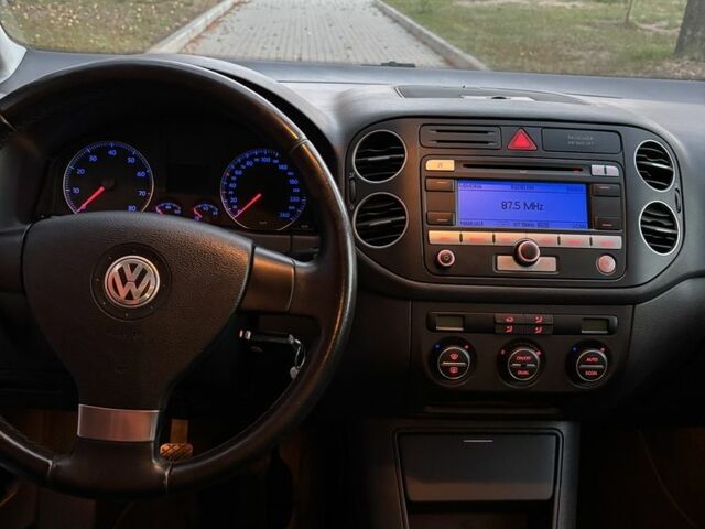 Черный Фольксваген Гольф Плюс, объемом двигателя 1.6 л и пробегом 71 тыс. км за 7499 $, фото 11 на Automoto.ua