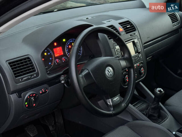 Черный Фольксваген Гольф Плюс, объемом двигателя 1.4 л и пробегом 220 тыс. км за 6290 $, фото 16 на Automoto.ua