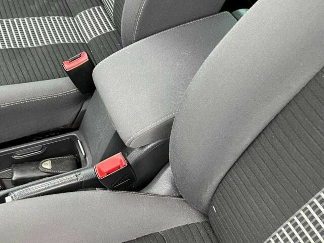 Черный Фольксваген Гольф Плюс, объемом двигателя 1.6 л и пробегом 206 тыс. км за 6499 $, фото 5 на Automoto.ua