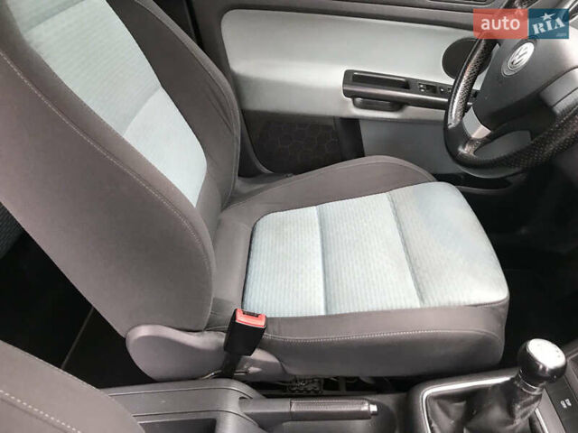 Черный Фольксваген Гольф Плюс, объемом двигателя 1.6 л и пробегом 260 тыс. км за 8300 $, фото 18 на Automoto.ua