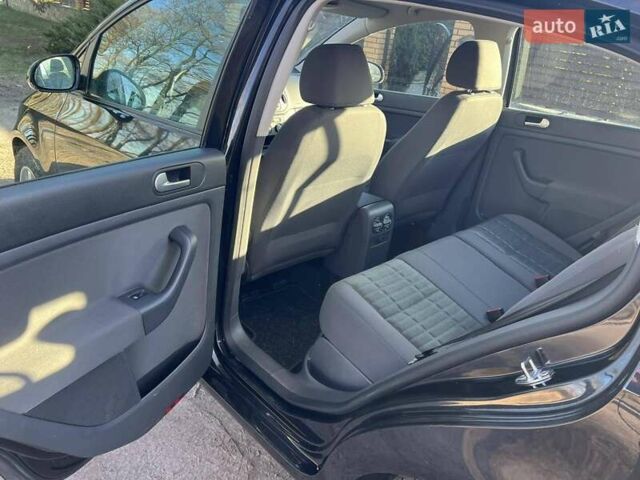 Черный Фольксваген Гольф Плюс, объемом двигателя 1.6 л и пробегом 186 тыс. км за 5850 $, фото 22 на Automoto.ua