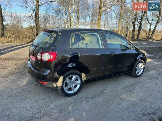Черный Фольксваген Гольф Плюс, объемом двигателя 1.6 л и пробегом 186 тыс. км за 5850 $, фото 6 на Automoto.ua