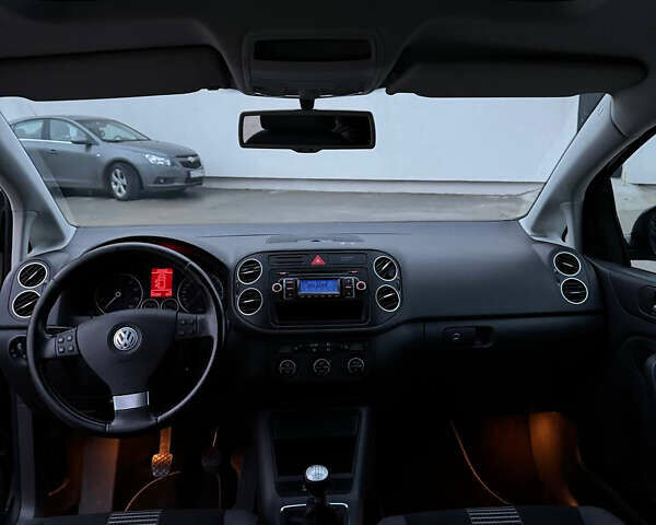 Черный Фольксваген Гольф Плюс, объемом двигателя 1.4 л и пробегом 181 тыс. км за 6400 $, фото 21 на Automoto.ua