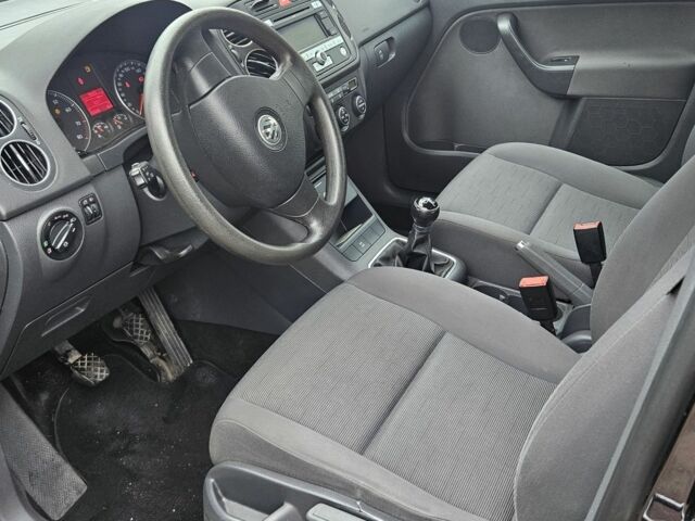 Черный Фольксваген Гольф Плюс, объемом двигателя 1.4 л и пробегом 150 тыс. км за 6500 $, фото 5 на Automoto.ua