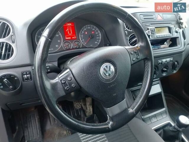 Черный Фольксваген Гольф Плюс, объемом двигателя 1.4 л и пробегом 205 тыс. км за 6300 $, фото 6 на Automoto.ua