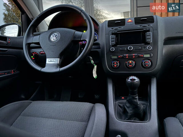 Черный Фольксваген Гольф Плюс, объемом двигателя 1.4 л и пробегом 220 тыс. км за 6290 $, фото 19 на Automoto.ua